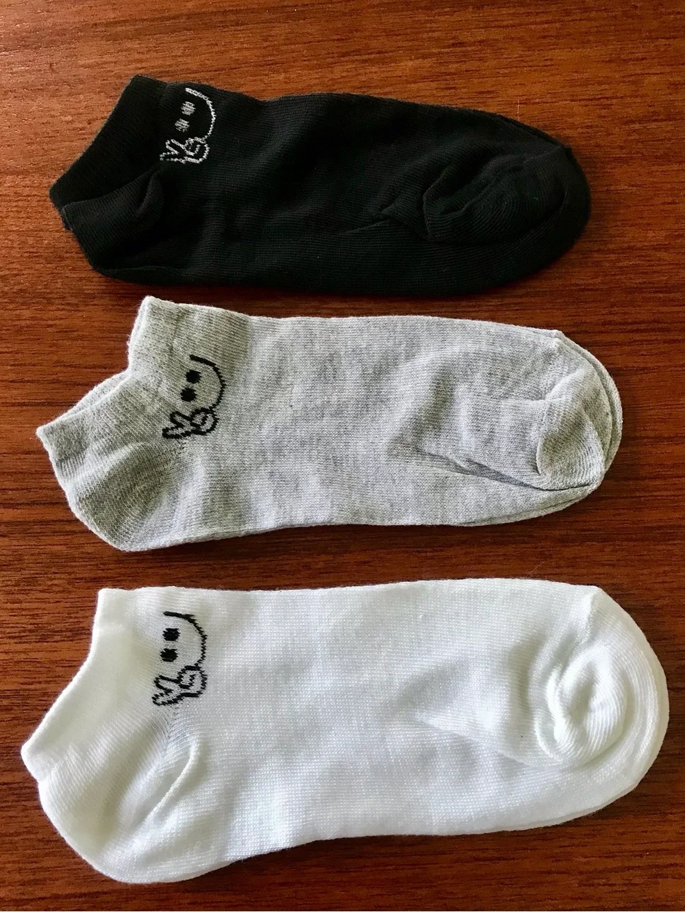 3-Pack women’s  Low-Cut No-Show Socks - White, Gray & Black